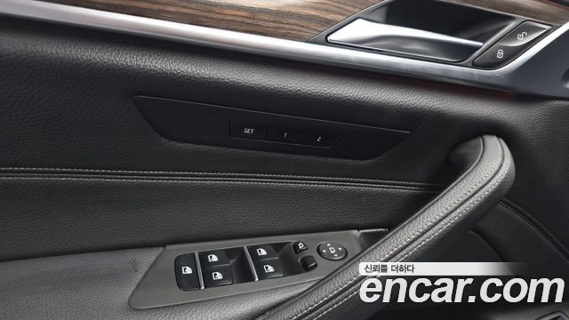 BMW 5-Series 2019 — photo 37