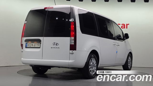 Hyundai Staria 2022 — photo 2