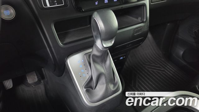 Hyundai Staria 2022 — photo 12