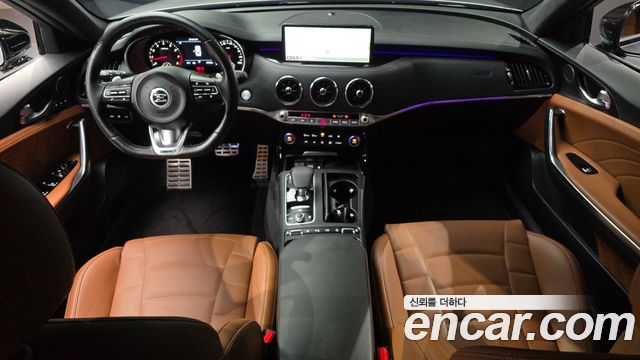 Kia Stinger 2023 — photo 10