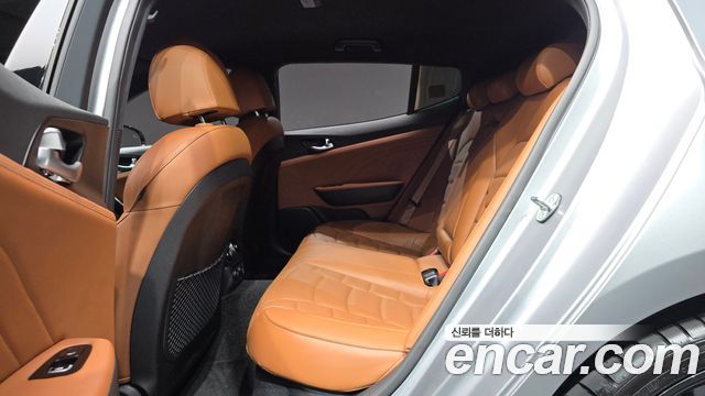 Kia Stinger 2023 — photo 16