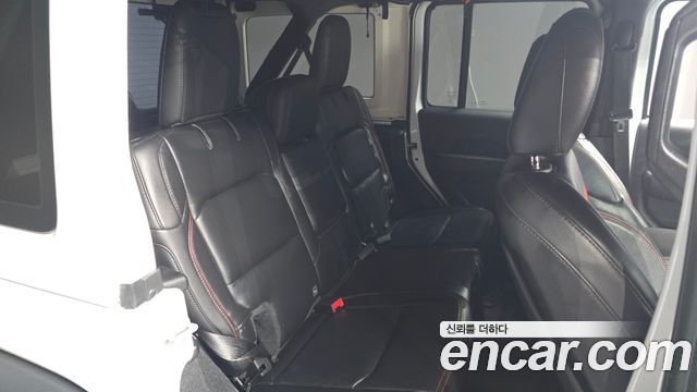 Jeep Wrangler 2019 — photo 12