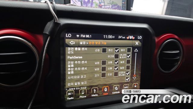 Jeep Wrangler 2019 — photo 17