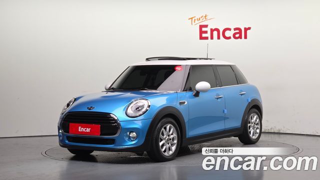 Mini Cooper 2018 — photo 1