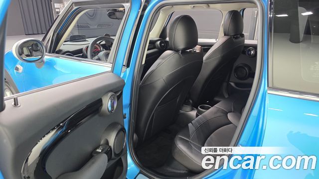 Mini Cooper 2018 — photo 11