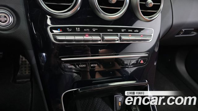 Mercedes-Benz C-Class 2019 — photo 23