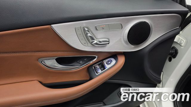 Mercedes-Benz C-Class 2019 — photo 28