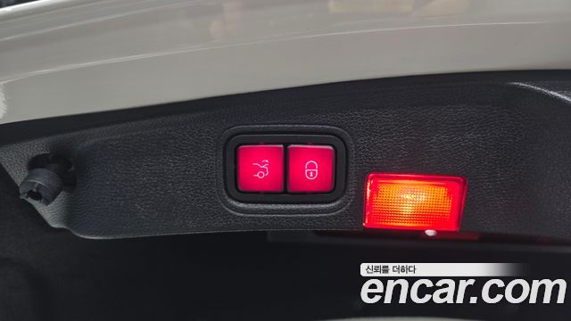 Mercedes-Benz C-Class 2019 — photo 32