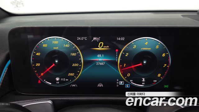 Mercedes-Benz GLB-Class 2022 — photo 11