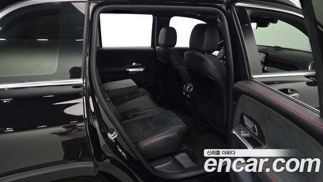 Mercedes-Benz GLB-Class 2022 — photo 18