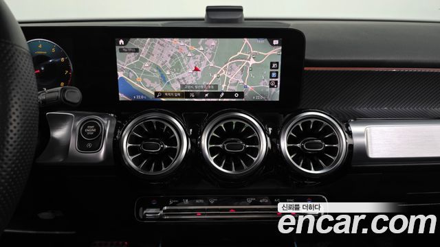 Mercedes-Benz GLB-Class 2022 — photo 20