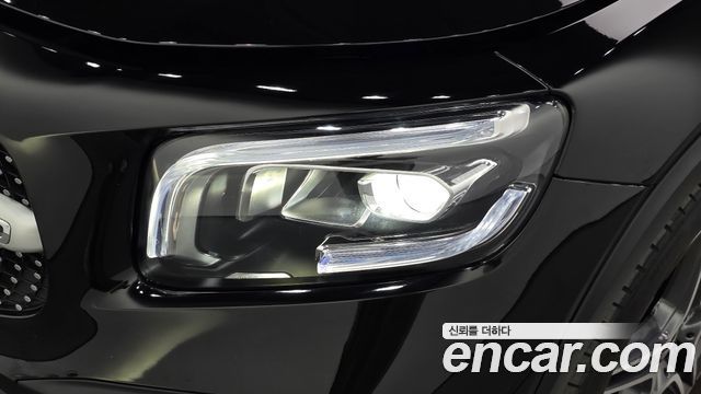 Mercedes-Benz GLB-Class 2022 — photo 8