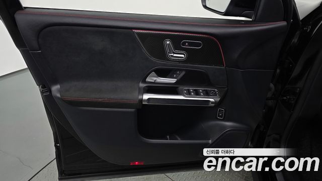 Mercedes-Benz GLB-Class 2022 — photo 14