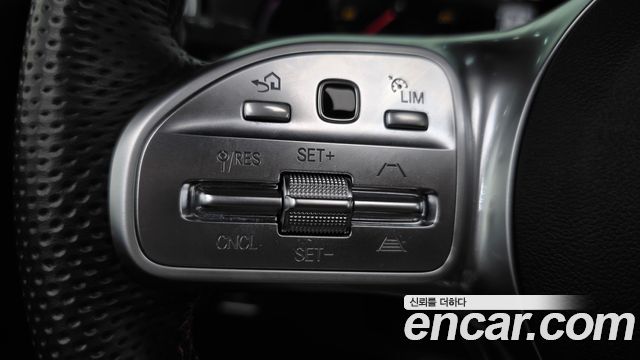 Mercedes-Benz GLB-Class 2022 — photo 29