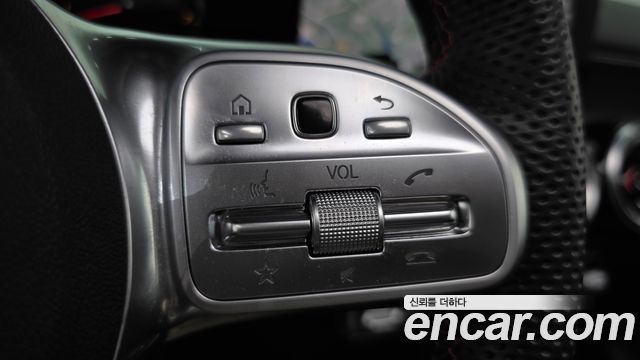 Mercedes-Benz GLB-Class 2022 — photo 31