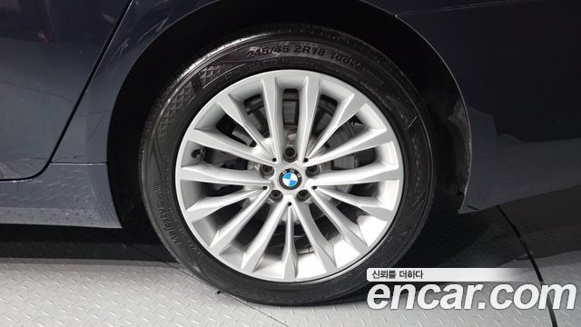 BMW 5-Series 2018 — photo 5