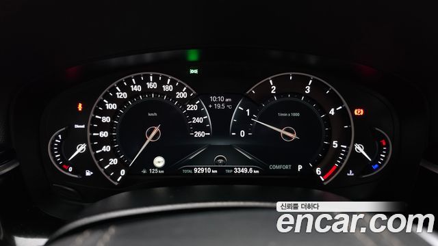 BMW 5-Series 2018 — photo 11