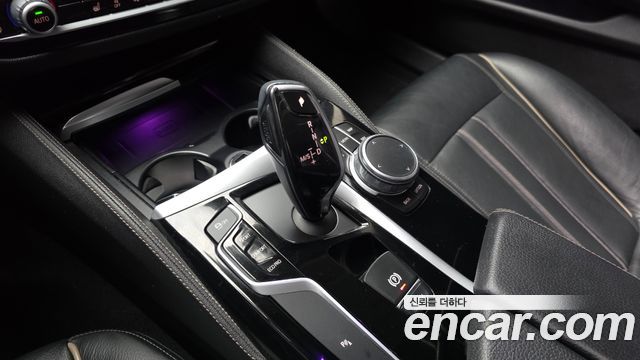 BMW 5-Series 2018 — photo 12