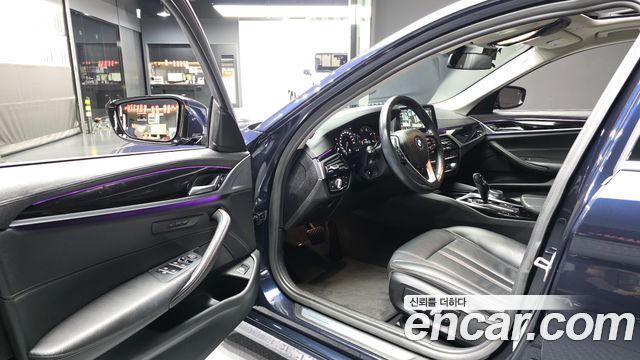 BMW 5-Series 2018 — photo 13