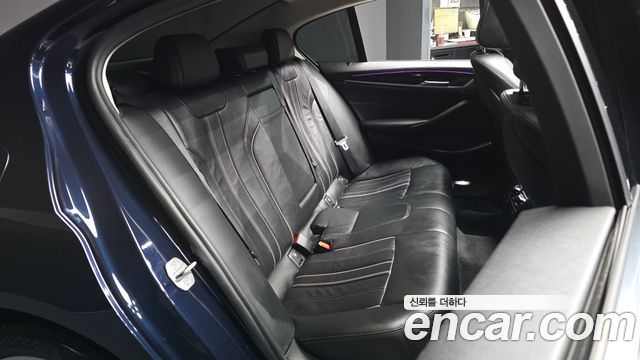 BMW 5-Series 2018 — photo 18