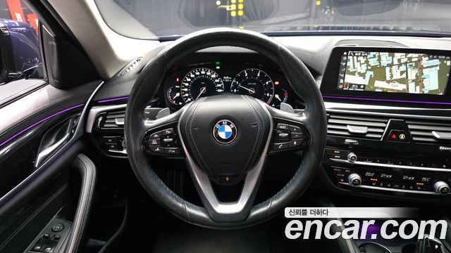 BMW 5-Series 2018 — photo 19