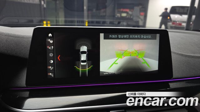 BMW 5-Series 2018 — photo 22