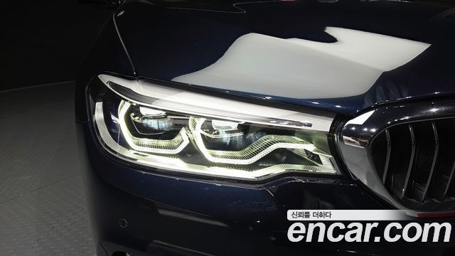 BMW 5-Series 2018 — photo 8