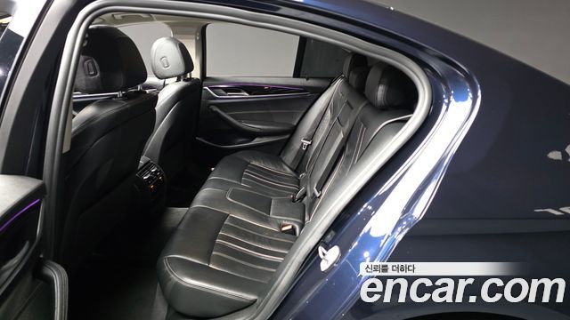 BMW 5-Series 2018 — photo 16
