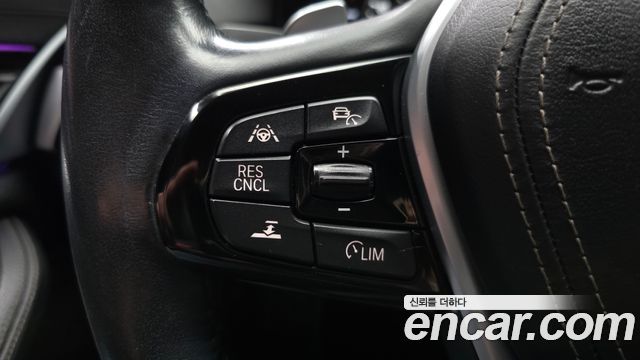 BMW 5-Series 2018 — photo 30