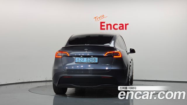 Tesla Model Y 2023 — photo 4