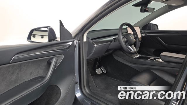 Tesla Model Y 2023 — photo 13