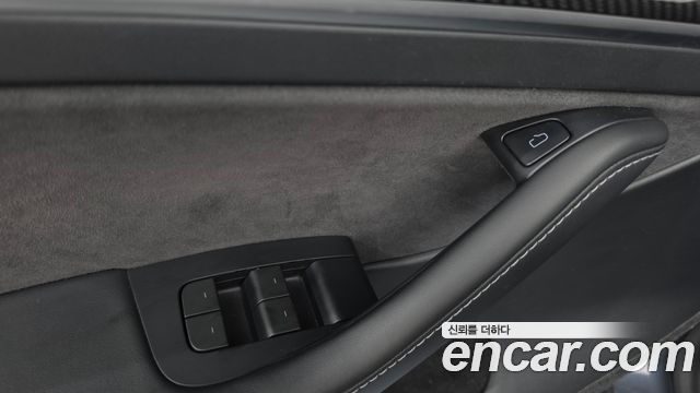 Tesla Model Y 2023 — photo 25