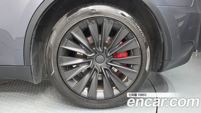 Tesla Model Y 2023 — photo 7