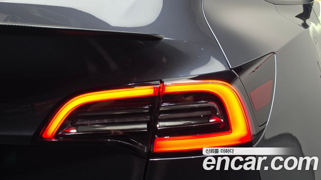 Tesla Model Y 2023 — photo 9
