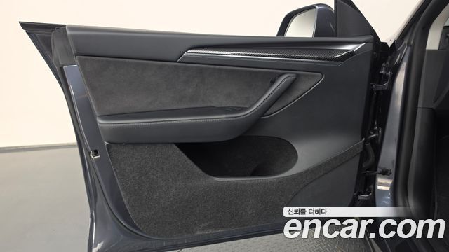 Tesla Model Y 2023 — photo 14