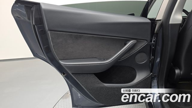 Tesla Model Y 2023 — photo 15