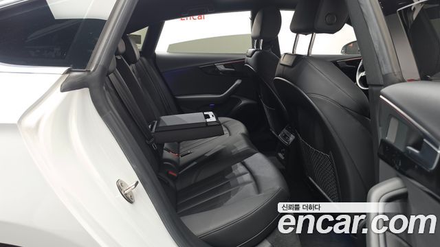 Audi A5 2019 — photo 17