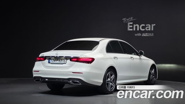 Mercedes-Benz E-Class 2023 — photo 2