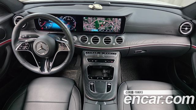 Mercedes-Benz E-Class 2023 — photo 10