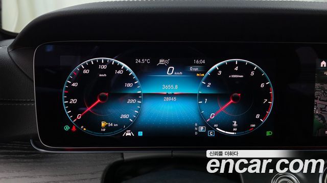 Mercedes-Benz E-Class 2023 — photo 11