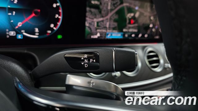 Mercedes-Benz E-Class 2023 — photo 12