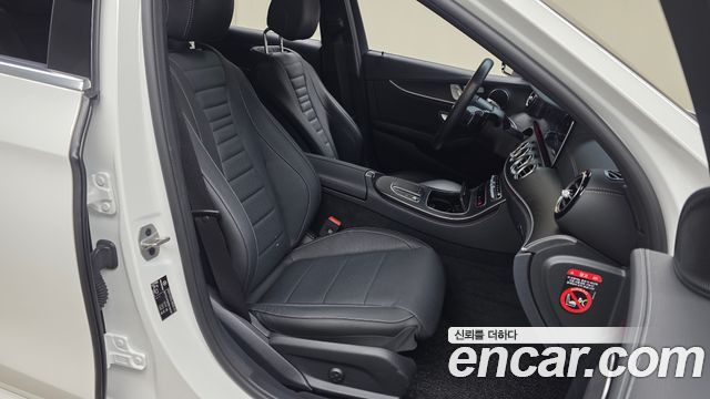 Mercedes-Benz E-Class 2023 — photo 17