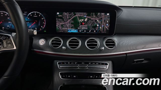 Mercedes-Benz E-Class 2023 — photo 20