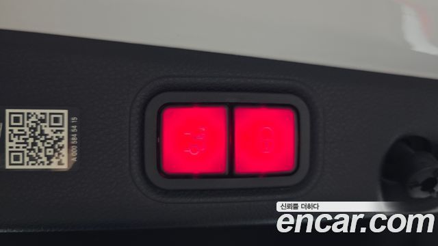 Mercedes-Benz E-Class 2023 — photo 24