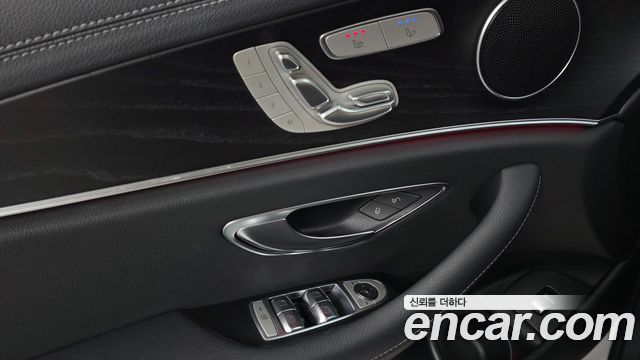 Mercedes-Benz E-Class 2023 — photo 26