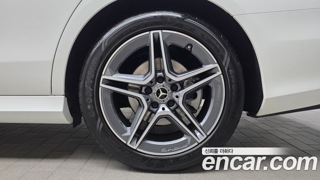 Mercedes-Benz E-Class 2023 — photo 7