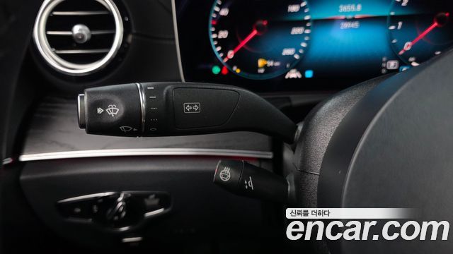 Mercedes-Benz E-Class 2023 — photo 28