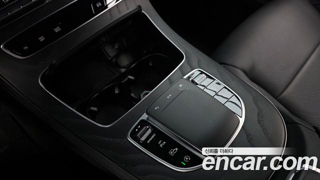 Mercedes-Benz E-Class 2023 — photo 31