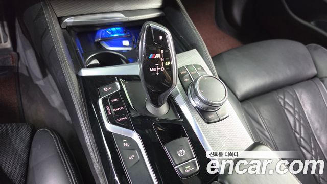 BMW 5-Series 2018 — photo 9