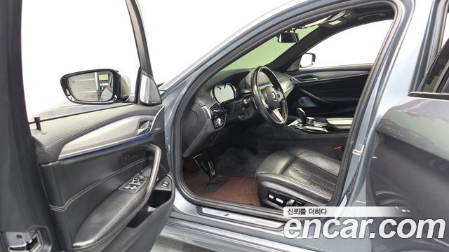 BMW 5-Series 2018 — photo 10